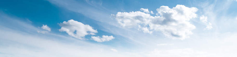 Obraz premium Summer sky and clouds atmosphere