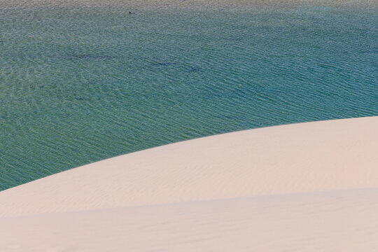 Paisagem do parque nacional dos Len&ccedil;&oacute;is Maranhenses, com suas belas lagoas e dunas