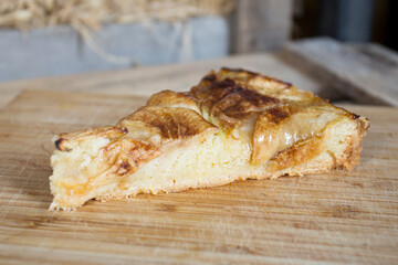 Pear tart with caramel and mascarpone cheese