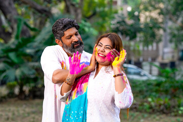 Fototapeta premium Indian people celebrate holi festival together at park.