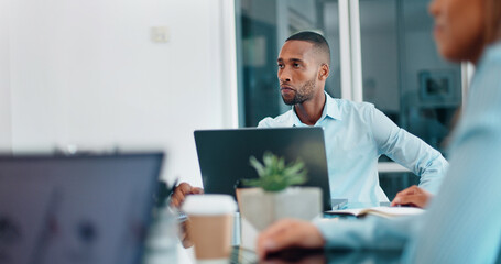 Fototapeta premium Teamwork, data analysis or business people in meeting on laptop for analytics, planning or project management in office. Research, goals or collaboration on tech for communication, strategy or review
