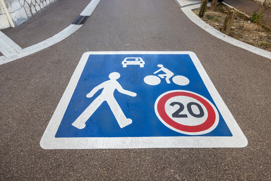 20 km/h speed limit zone in a city