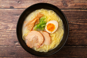 鶏白湯ラーメン