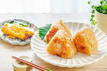 朝食の焼きおにぎり