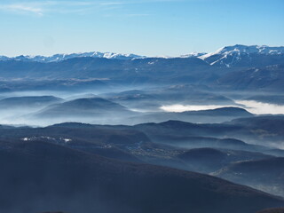 Vistas desde los altos de Sarajevo en invierno