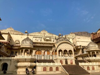 Fototapeta premium Architectural details of the Agra Red Fort, showcasing historic Mughal Indian design with red sandstone and intricate carved stone artwork