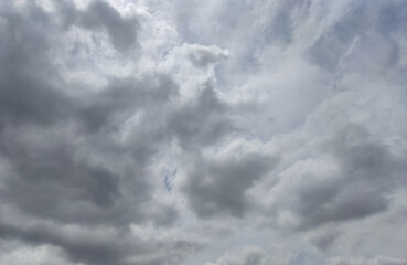 Obraz premium Sky starting to put luminous with strange clouds