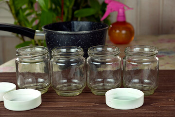 Glass jars with white lids for making yogurt at home.