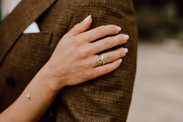 wedding details bridal essentials bouquet white roses heels rings jewelry	