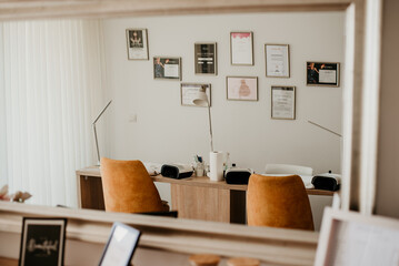 womans salon aesthetics beautiful nails massages gel polish interior design inspo makeup brushes candles ladies paradise 