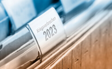 Kriegsverbrechen 2022 2023 - Symbolfoto mit Hängeordner