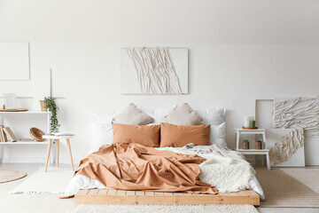 Interior of modern room with big bed and creative artwork - obrazy, fototapety, plakaty