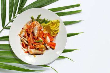 Spicy papaya salad with seafood