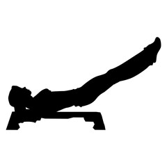 Entrenamiento de aerobic. Silueta de mujer haciendo ejercicio en banco de fitness