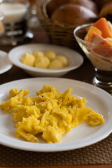 Huevo revuelto en desayuno de hotel cuenca 