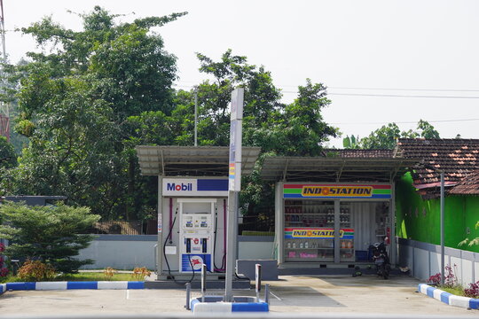 Indo mobile gas station