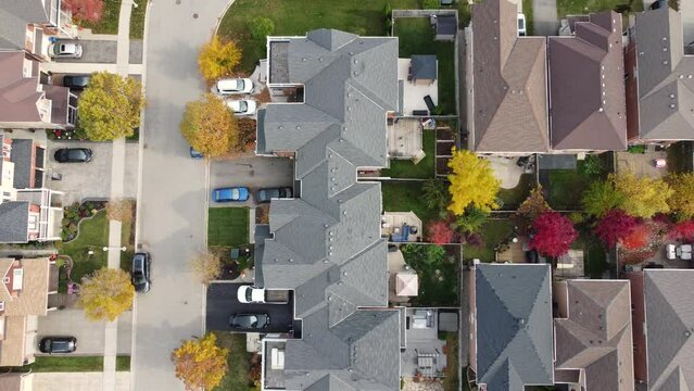 An overhead aerial view of houses and homes that are part of a residential estate in Niagara Glen, Ontario, Canada