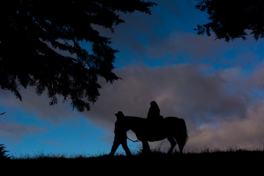 Paseo a caballo al atardecer