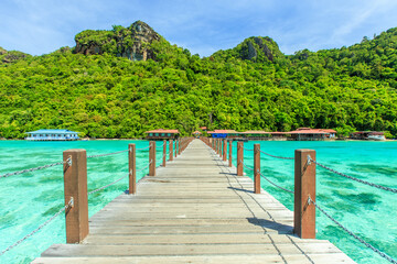 Corals reef and islands seen from the jetty of Bohey Dulang Island, Sabah, Malaysia. - obrazy, fototapety, plakaty