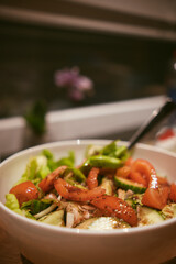 Frischer Salat am Abend. Gemüse