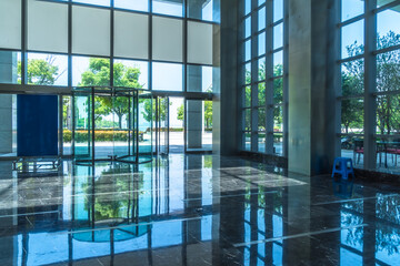Fototapeta na wymiar empty hall in the modern office building.