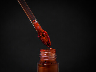 赤いリップグロス