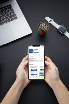 Mobile phone with Check24 App Store screen