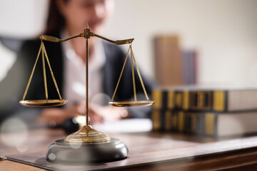 Scale balance of justic on judge work desk. - obrazy, fototapety, plakaty