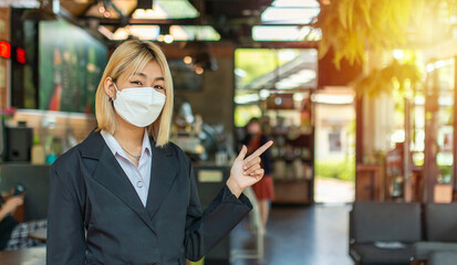 Beautiful woman with golden hair, the business owner is introducing the cafe shop to be known.