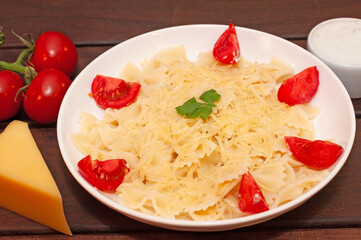 Pasta bows with tomatoes and parmesan cheese