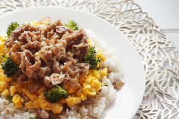 牛肉のちらし寿司