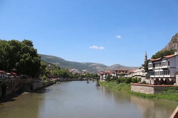 Fototapeta na wymiar Old Amasya houses by the river