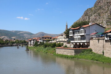 Fototapeta na wymiar Old Amasya houses by the river 