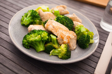 chicken breast with broccoli on plate for healthy breakfast