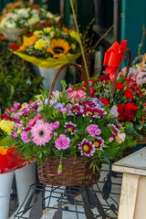 Fototapeta na wymiar Fresh spring summer flowers bouquet arrangement