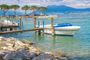 Fototapeta na wymiar Boat near the pier on Lake Garda in Italy