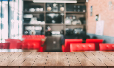 Naklejka premium Empty wooden table top with lights bokeh on blur restaurant background. 