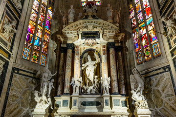 Fototapeta na wymiar famous Milan Cathedral (Duomo di Milano) on piazza in Milan, Italy