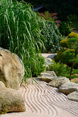 ogród japoński, japanese garden, Zen garden, karesansui garden, Japanese garden with raked pebbles, miskant (miscanthus), designer garden - obrazy, fototapety, plakaty