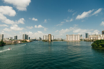 Fototapeta na wymiar canal in Miami Beach with boats