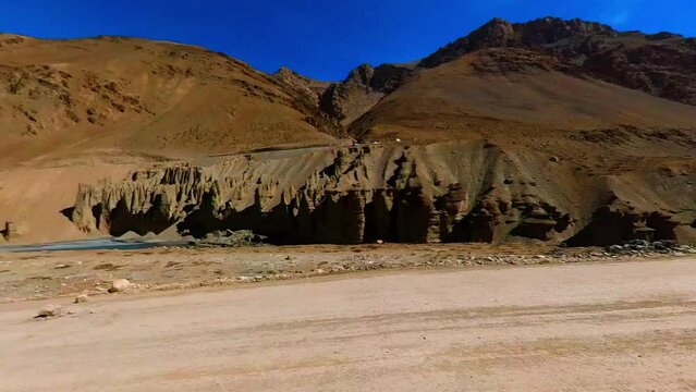 Exploring the Unfamiliar The Beauty of Natural Sand Formation on Mountain Roads
Natural Beauty in Motion Stunning Sand Formations on a Scenic Mountain Road