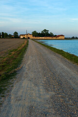 Cascina nelle risaie del Novarese Novara, Piemonte
