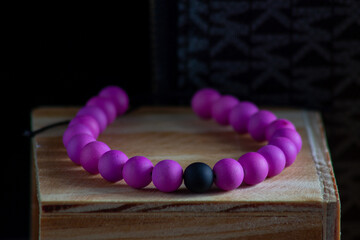 bisutería de colores en pulseras con amor 