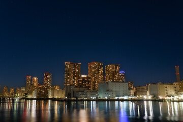 Obraz premium 勝どきタワマン群と豊海倉庫街の夜景