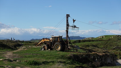 Tractor para caloca, Costa Quebrada, Cantabria, España