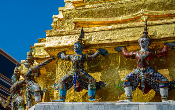 Wat Phra Kaew In Bangkok The Giants Supporting The Base