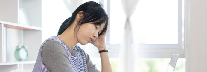 Asian male staffers are disappointed by the mistakes made, Despair or disappointment, Sad feeling, Suffering, Desperate, Hopeless, Fail, disastrous, bankrupt, Scared, panicky, Failure of life.