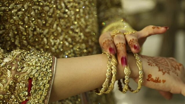 Graceful Walima Bride &ndash; A Captivating Video of a Pakistani Bride in Stunning Bridal Dress and Glamorous Makeup