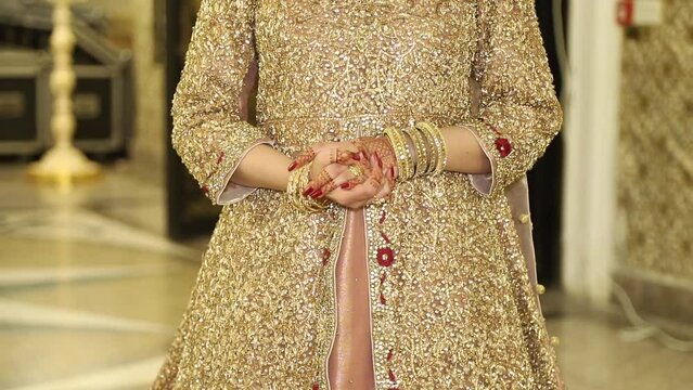 Stunning Walima Bride &ndash; A Beautiful Pakistani Bride Captured in Cinematic Video Shots with Elegance and Grace
