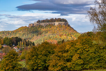 Fototapeta na wymiar Elbsandsteingebirge im Herbst sächsische Schweiz